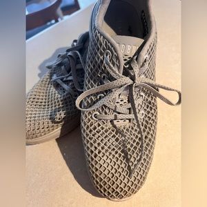 NoBull woman’s Diamond Mesh Runner Grey Athletic Running Shoes Size 9.5